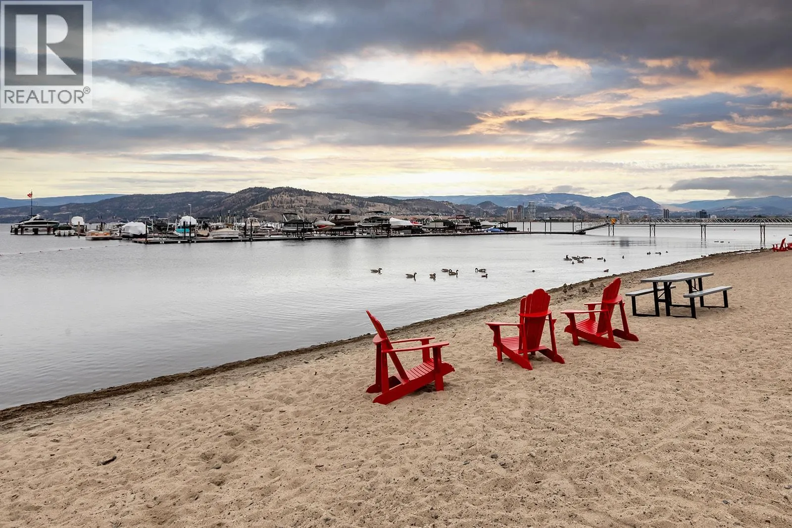 1827 Viewpoint Drive