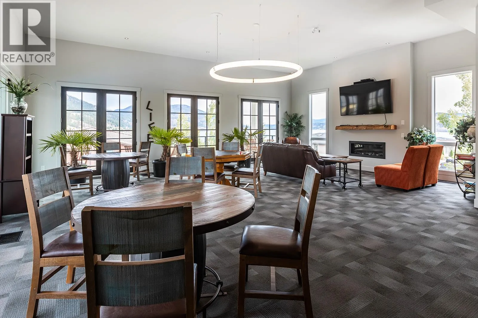 1827 Viewpoint Drive