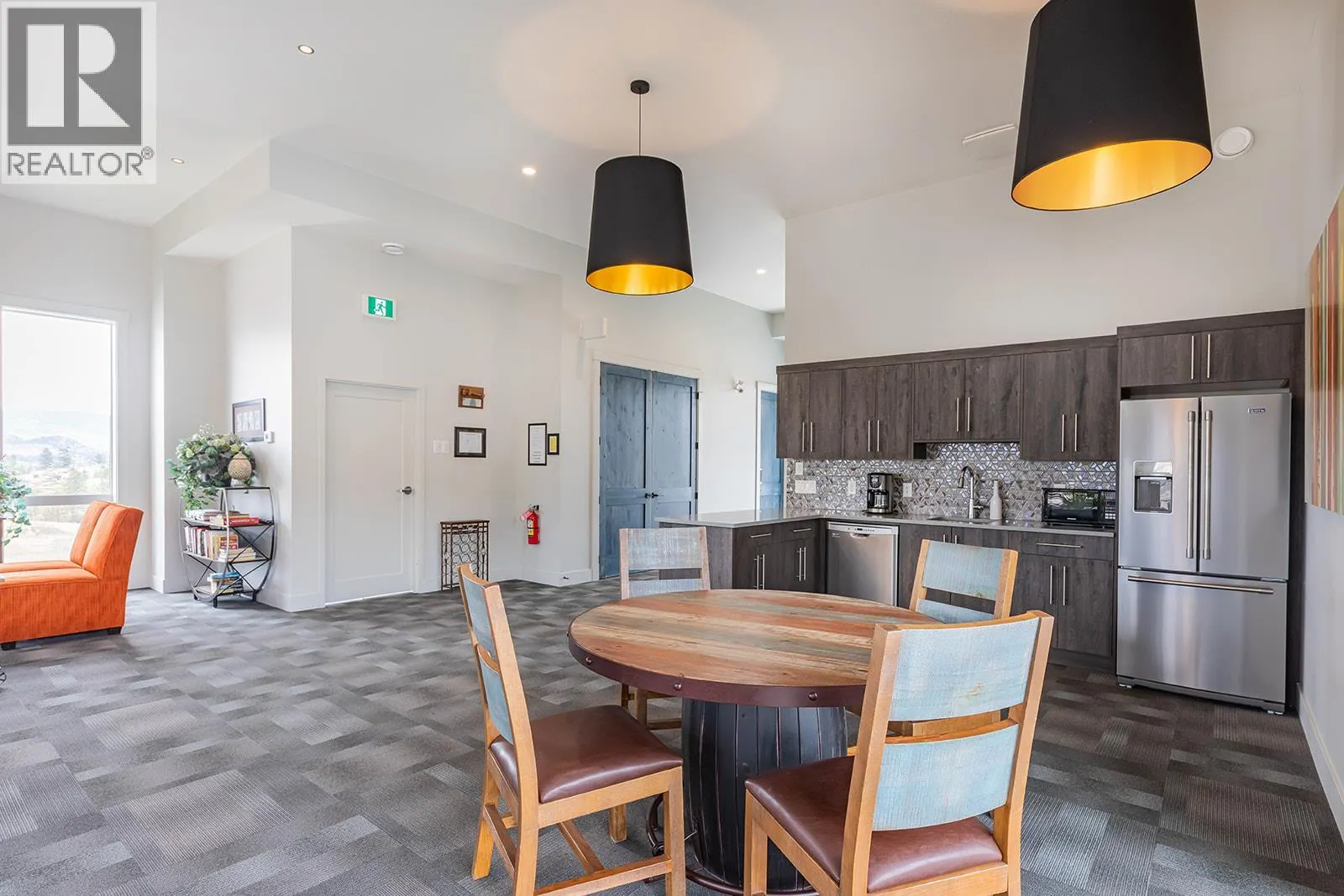 1827 Viewpoint Drive