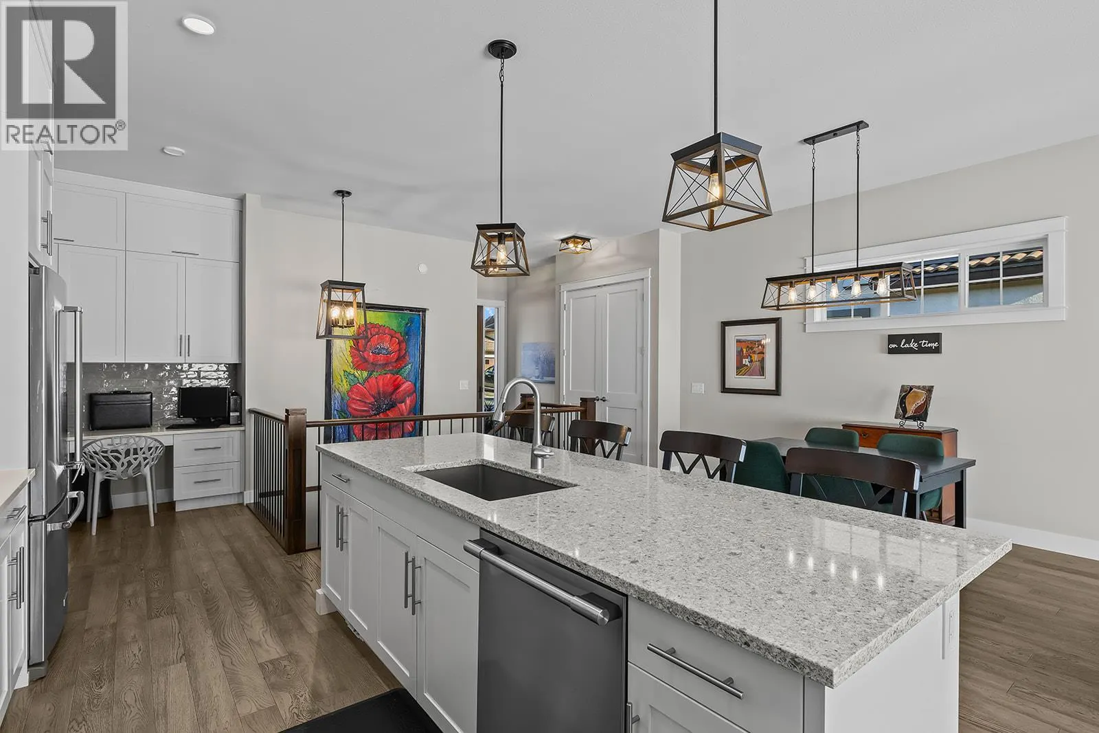 1827 Viewpoint Drive