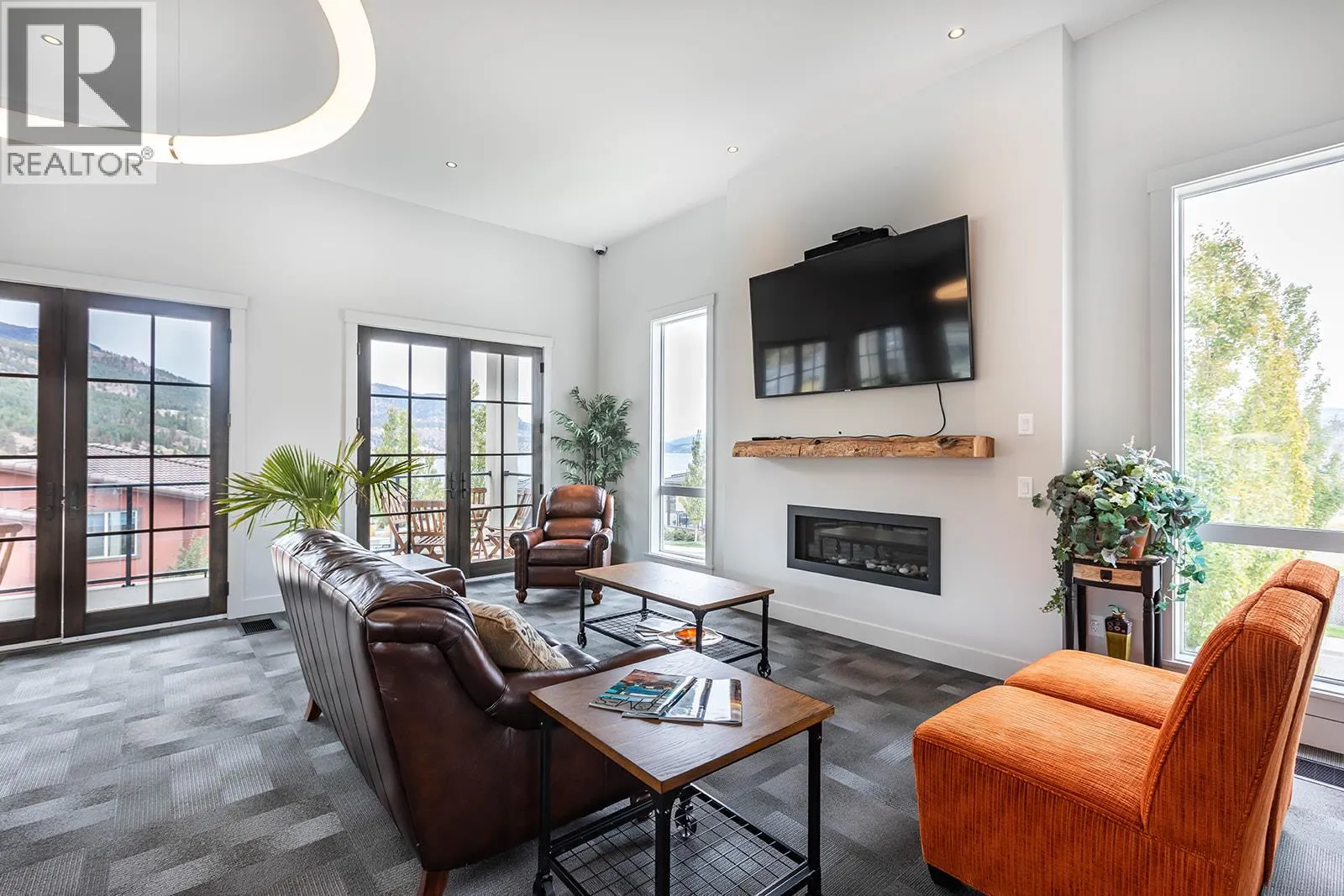 1827 Viewpoint Drive