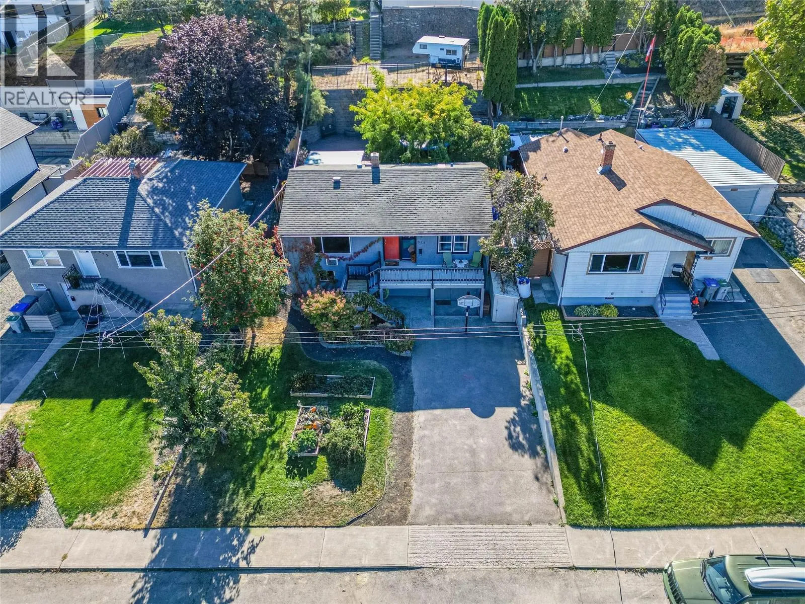 635 DOUGLAS Street