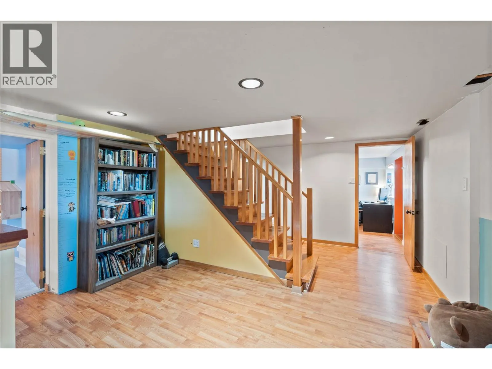 635 DOUGLAS Street