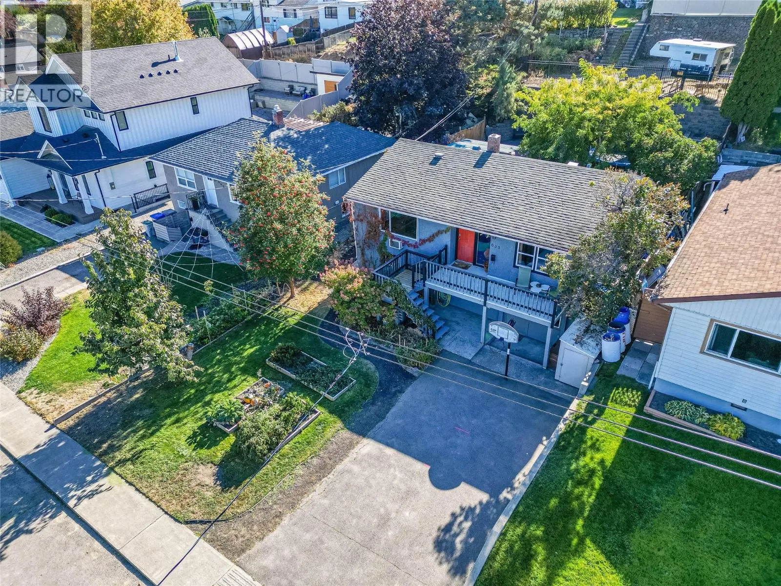 635 DOUGLAS Street