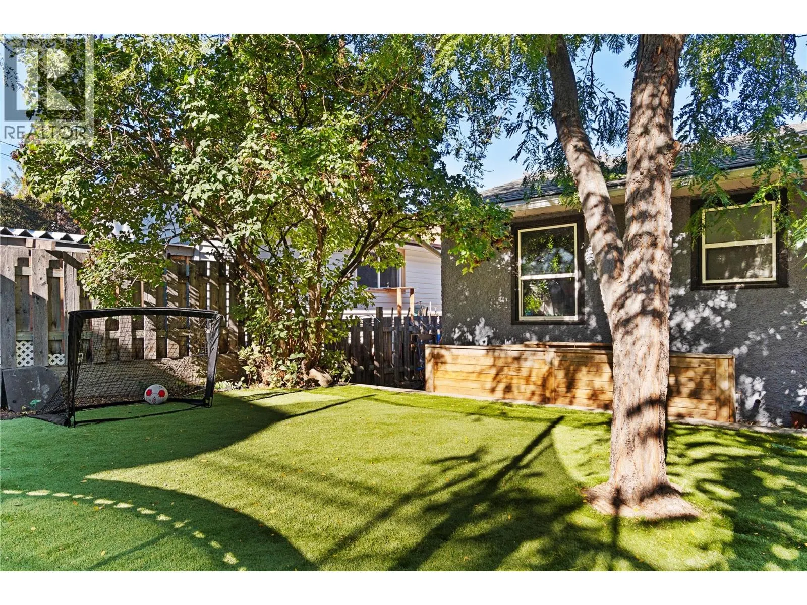 635 DOUGLAS Street
