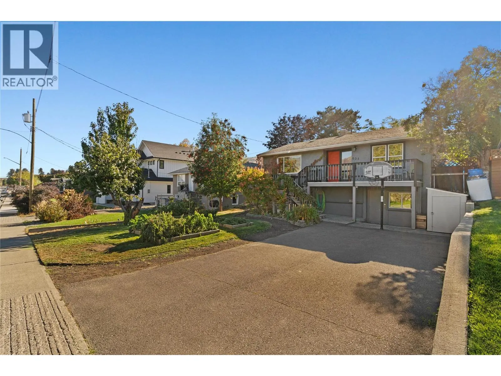 635 DOUGLAS Street