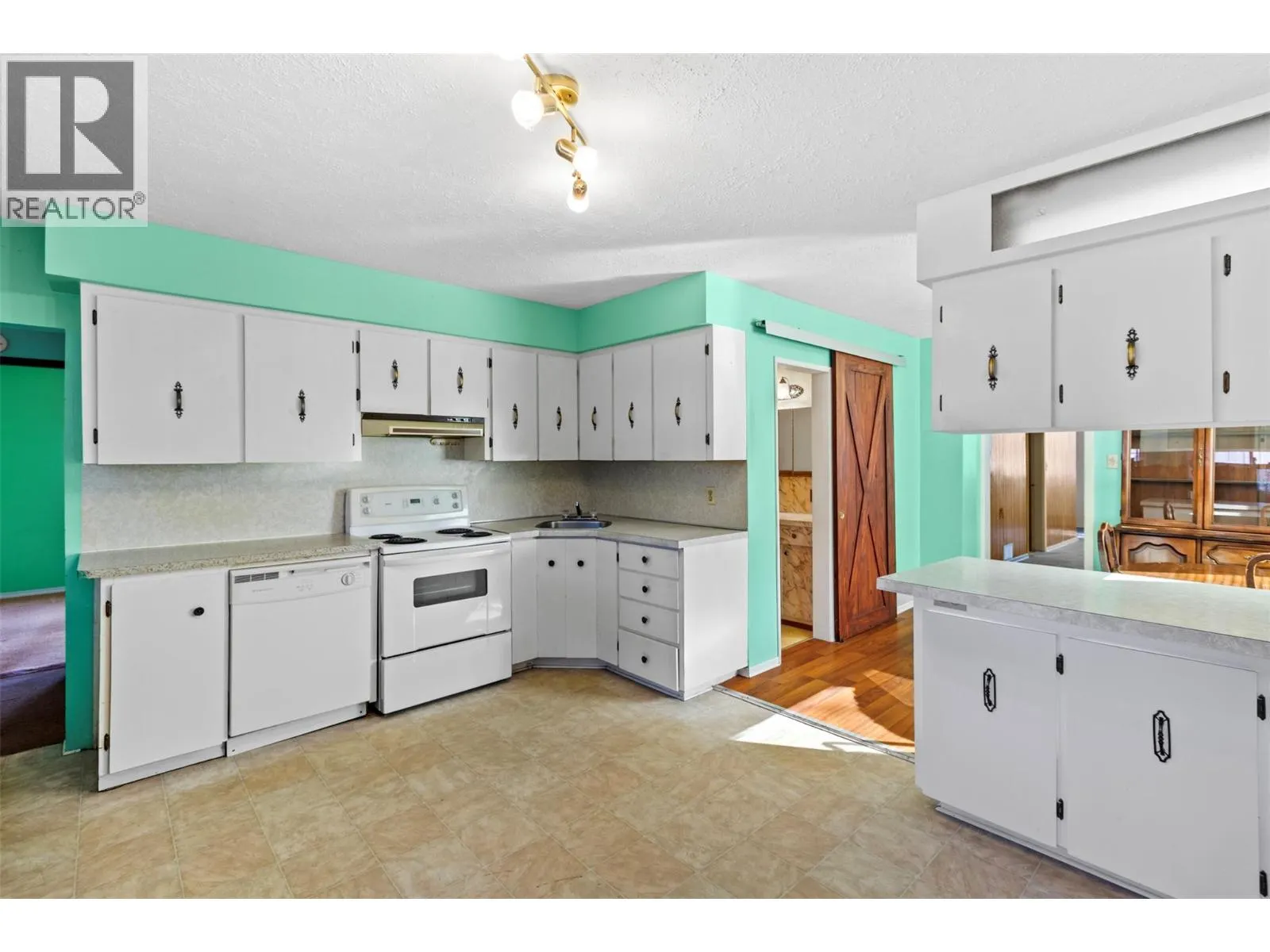 834 Sicamous Avenue