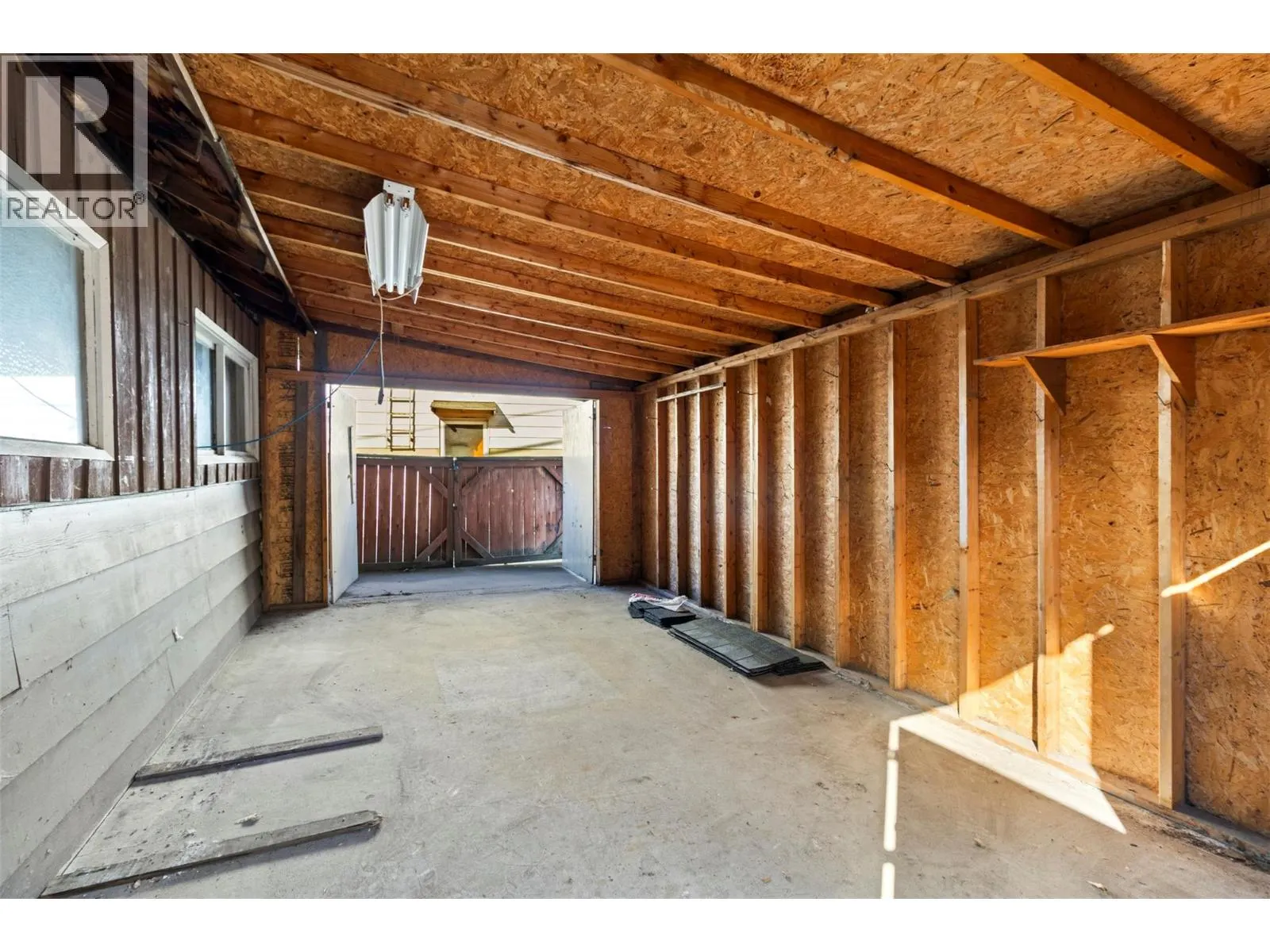 834 Sicamous Avenue