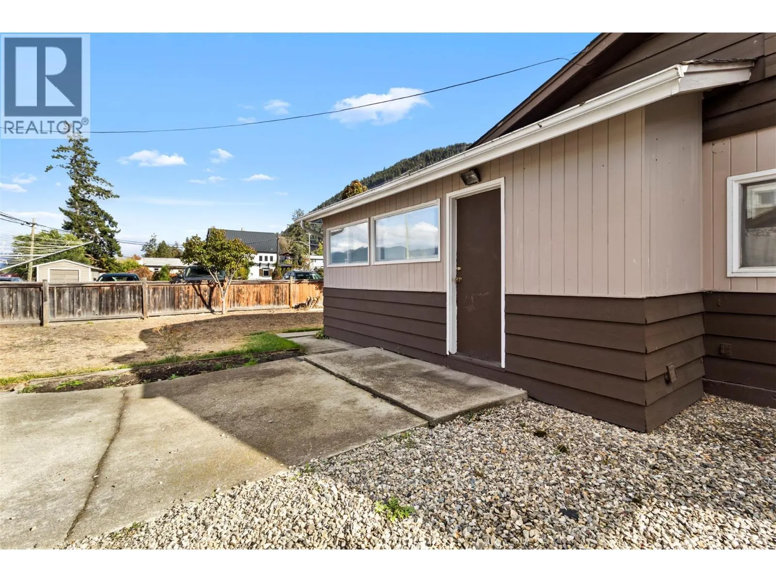 834 Sicamous Avenue