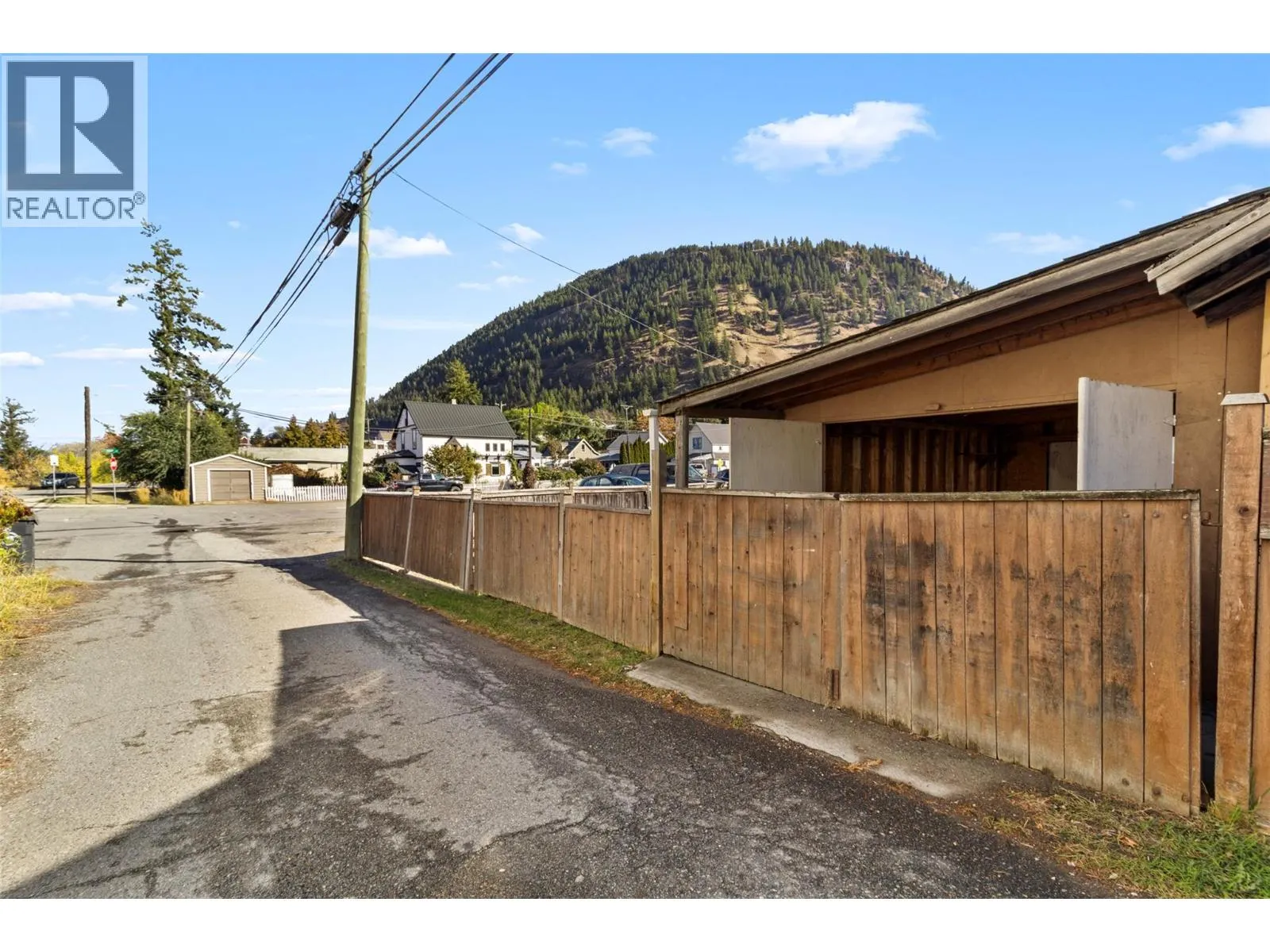 834 Sicamous Avenue