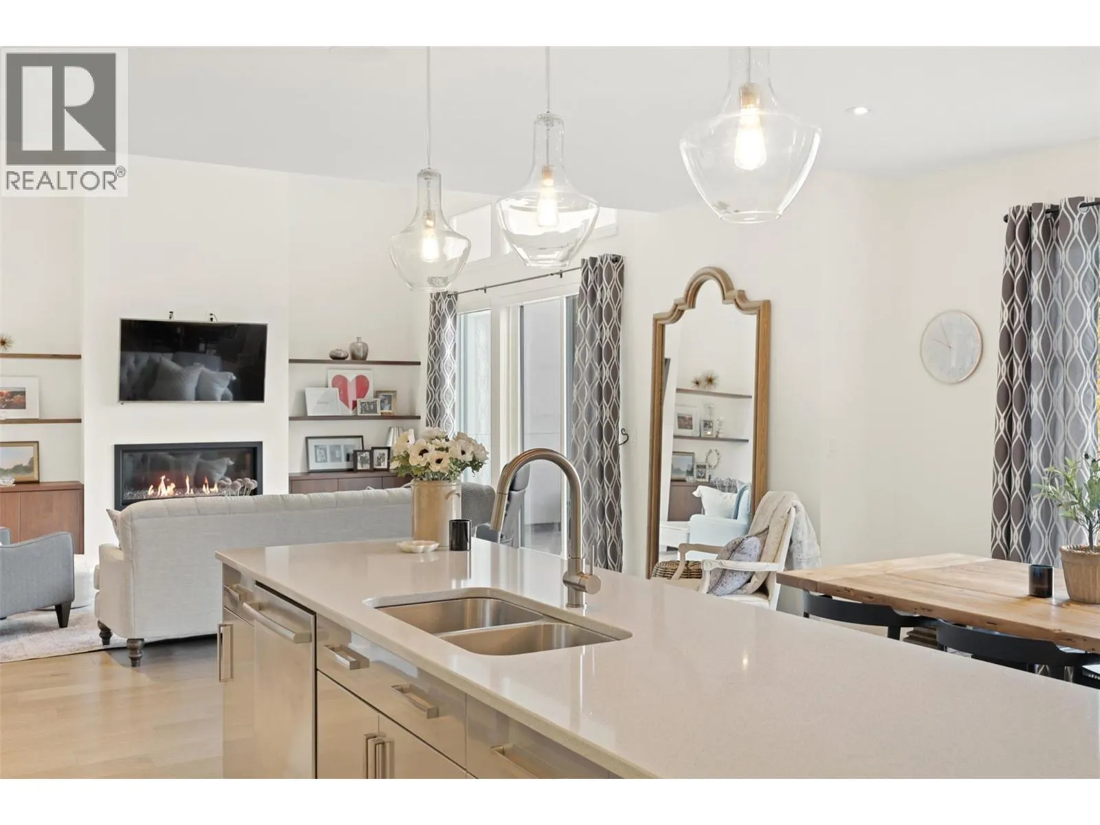 1395 PRAIRIE ROSE Drive Unit# 18