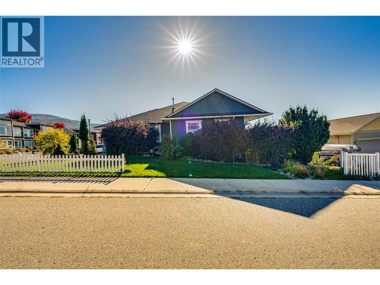 2485 Hornby Terrace