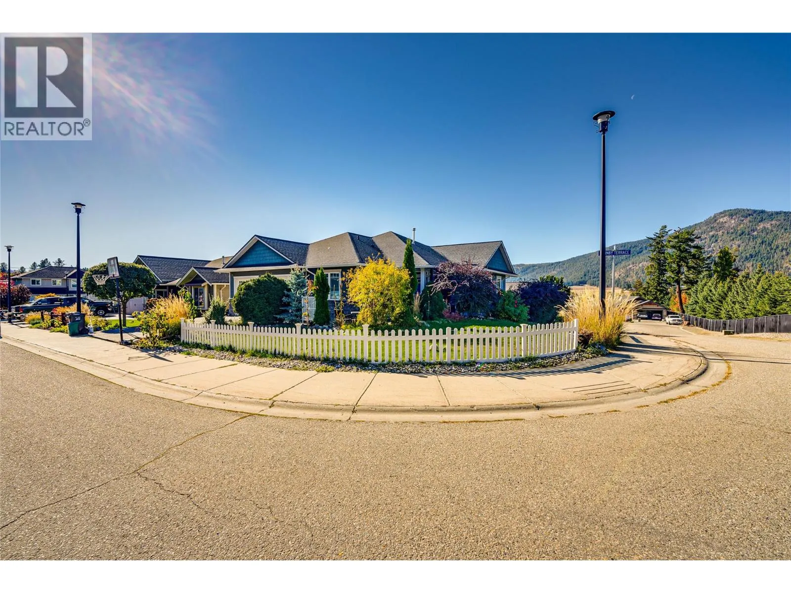 2485 Hornby Terrace