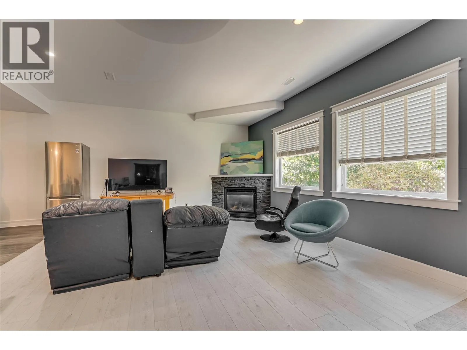 2485 Hornby Terrace