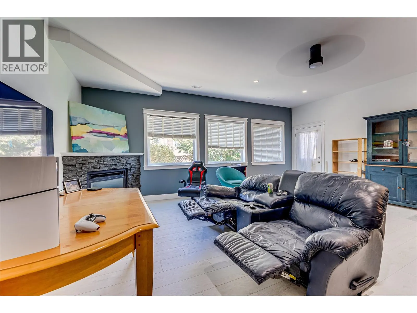 2485 Hornby Terrace