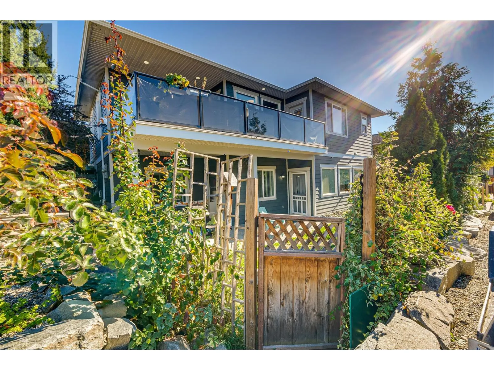 2485 Hornby Terrace
