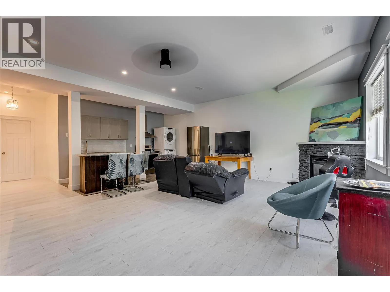 2485 Hornby Terrace