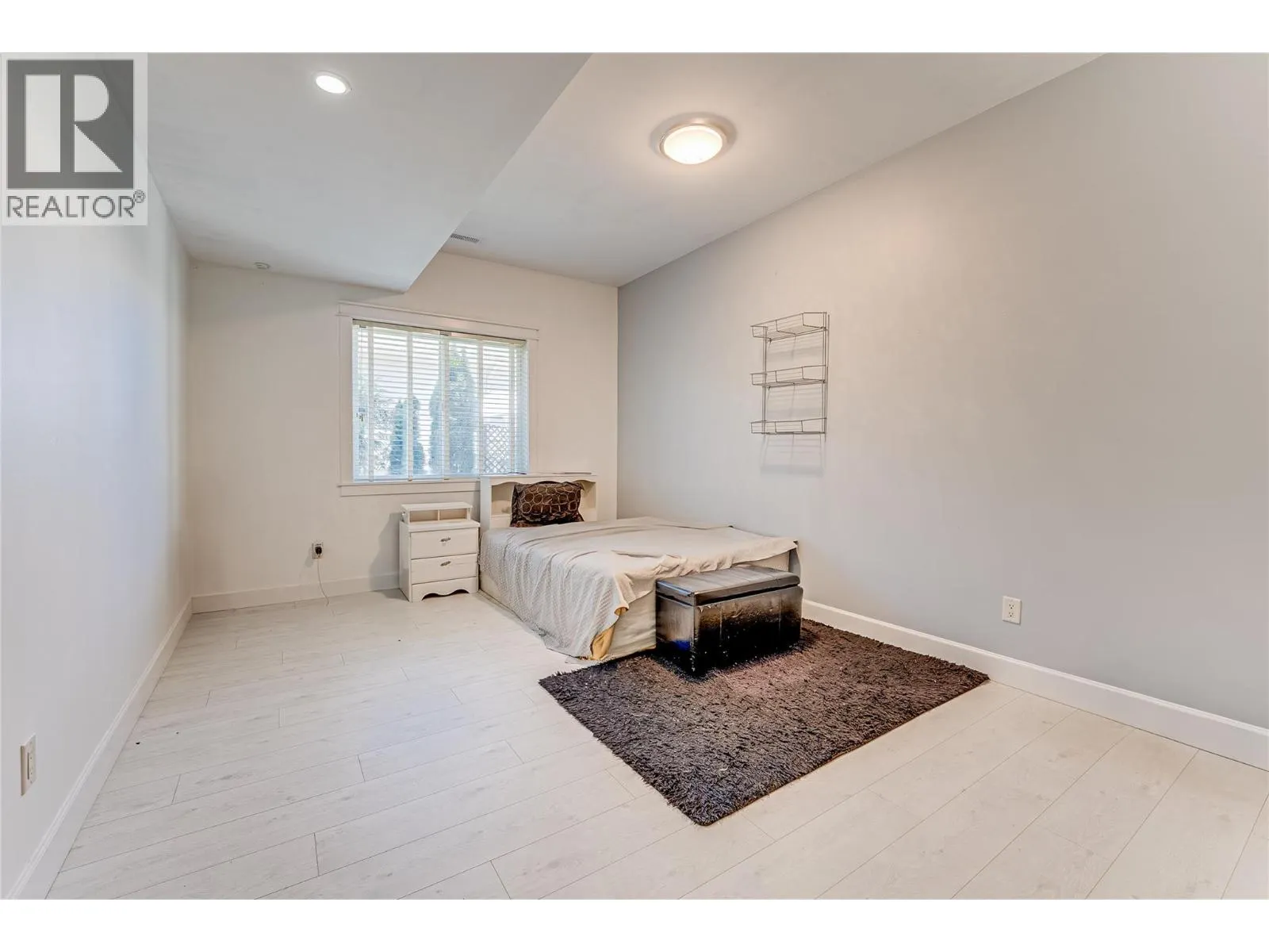 2485 Hornby Terrace