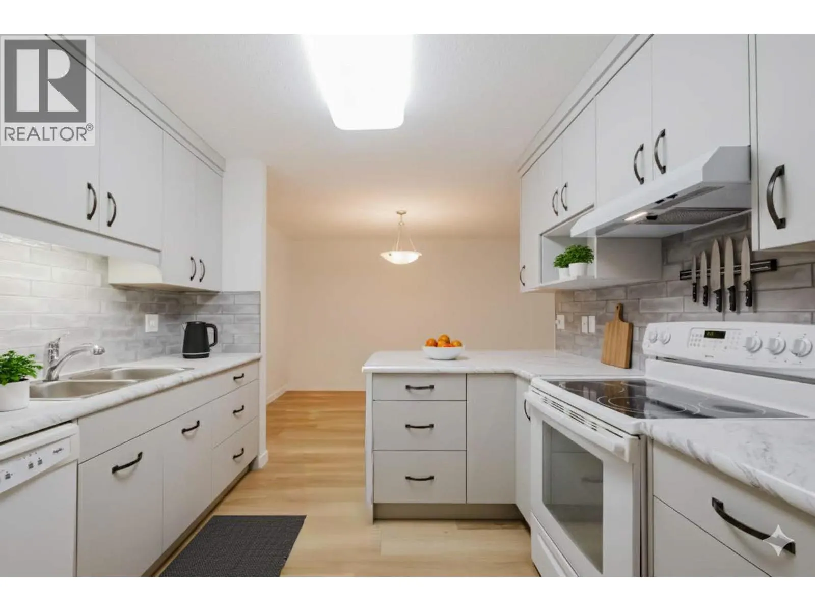 262 KINNEY Avenue Unit# 104