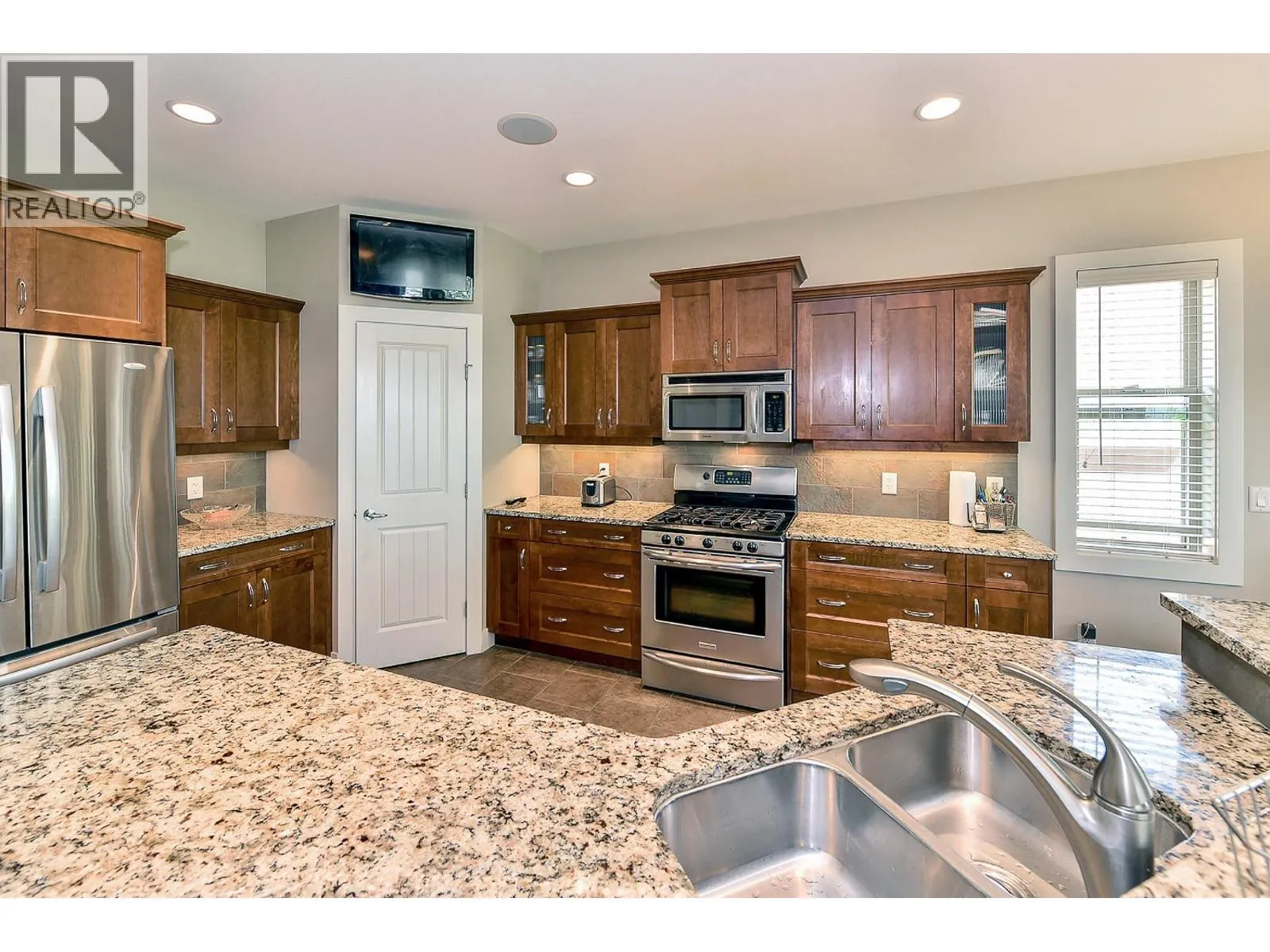 2450 Selkirk Drive Unit# 8