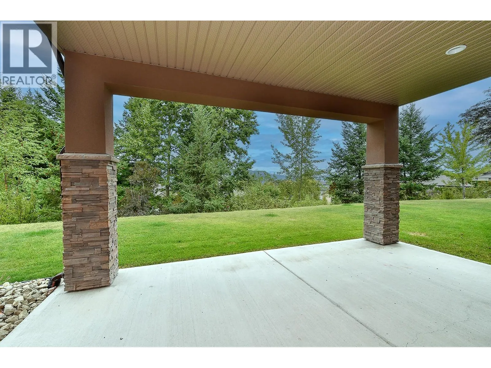 2450 Selkirk Drive Unit# 8