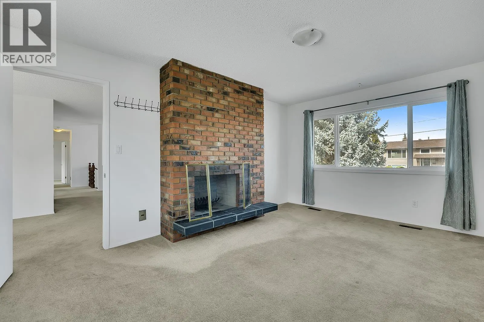 811 Tamarack Drive