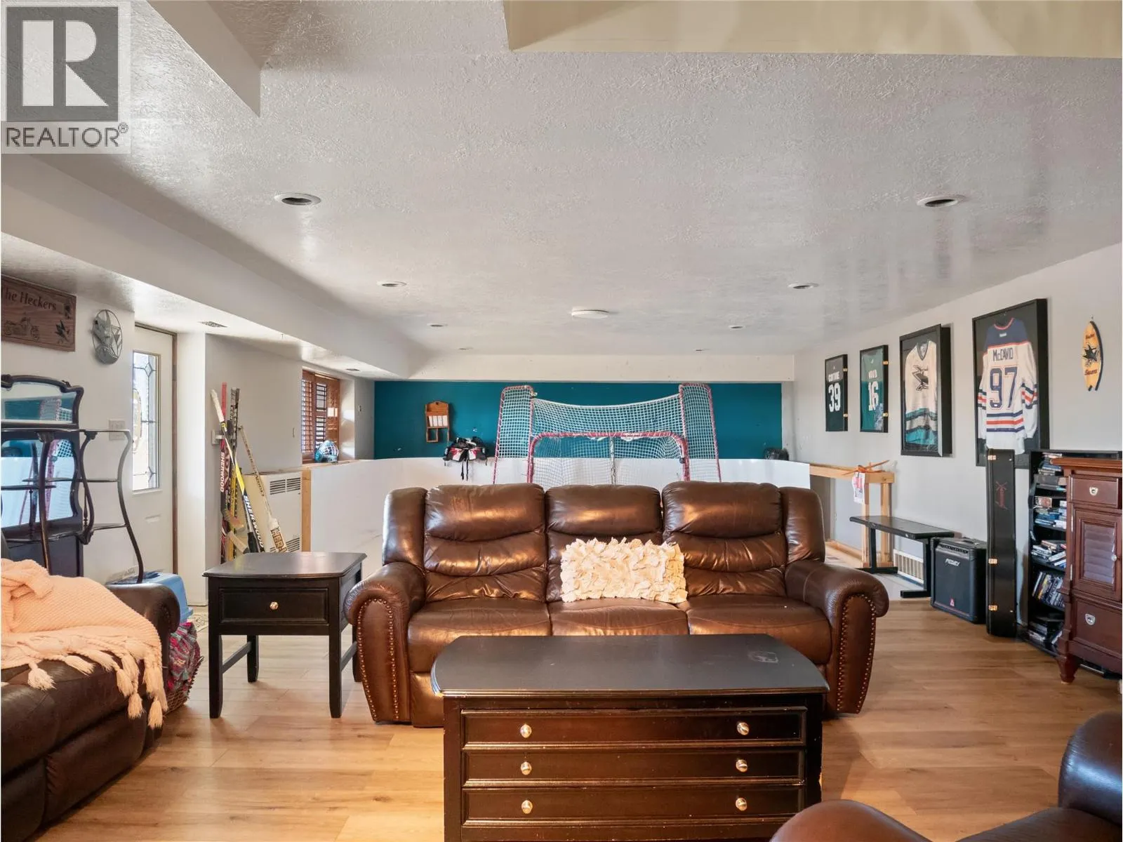6879 217 Road