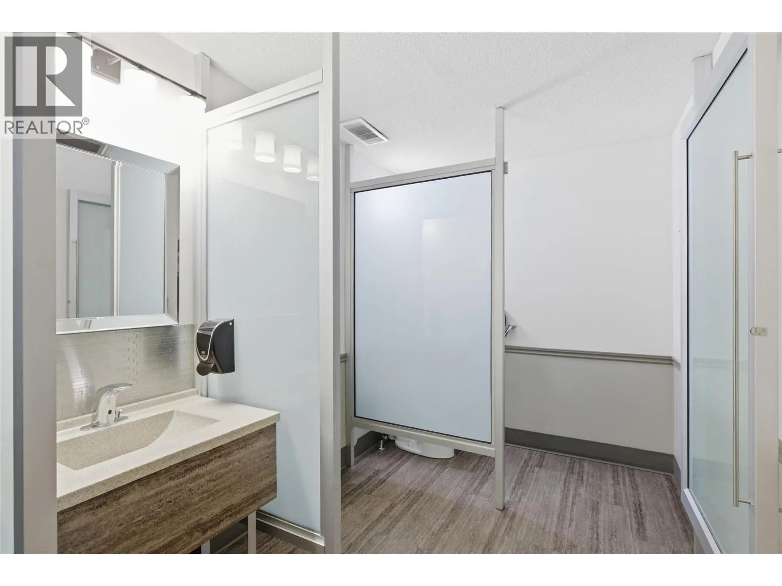 1710 Ellis Street Unit# 18/19