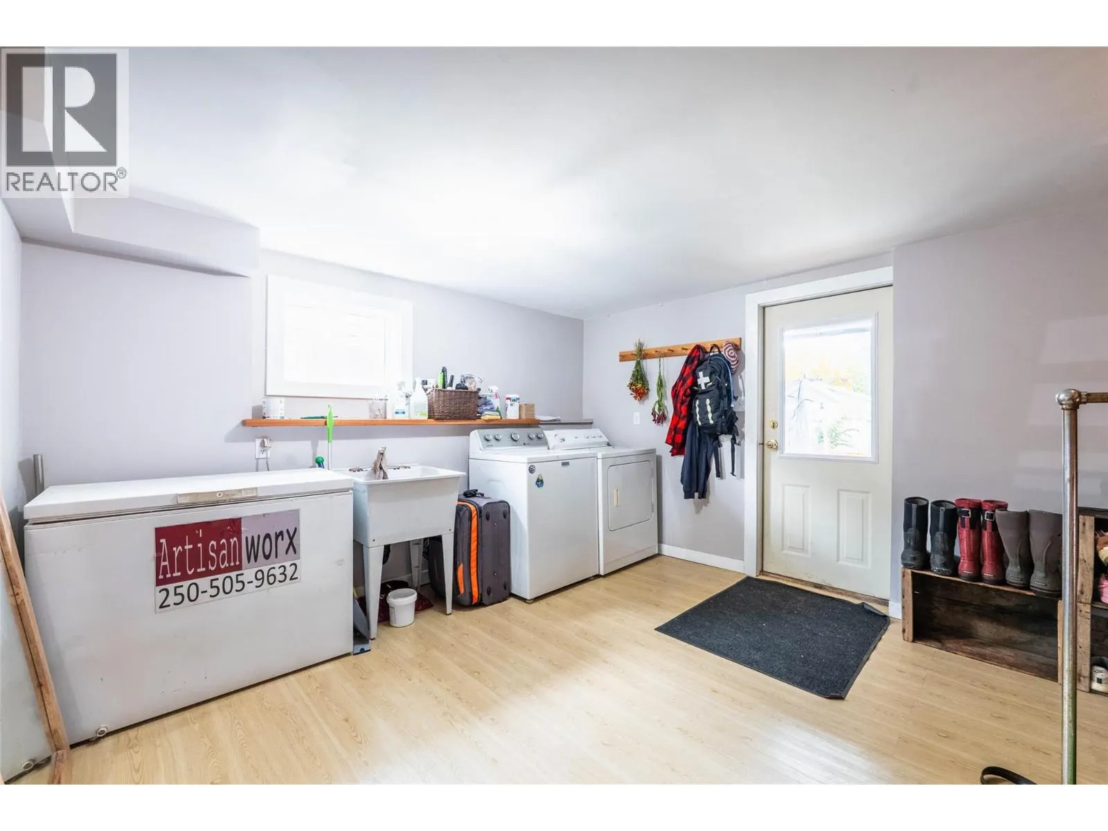 519 ROBSON Street