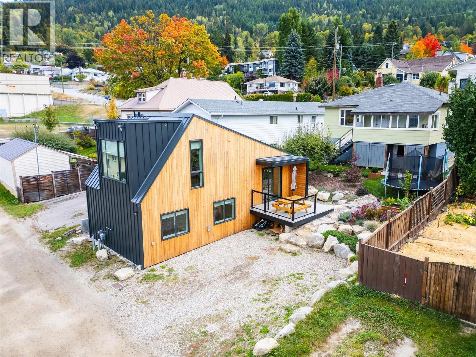 519 ROBSON Street