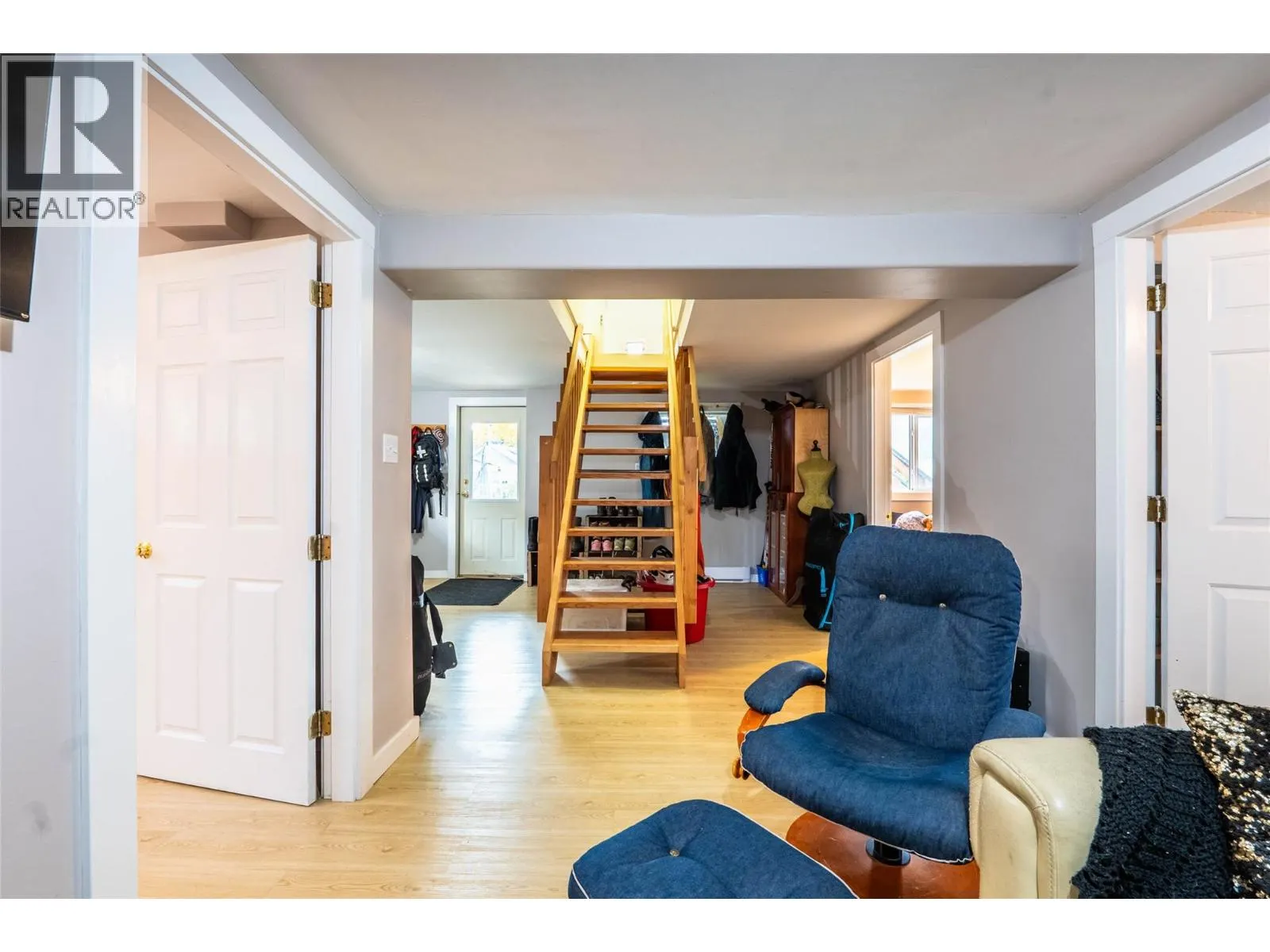 519 ROBSON Street