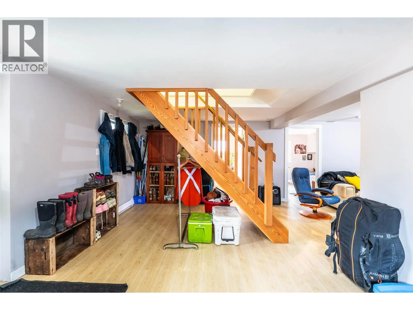 519 ROBSON Street