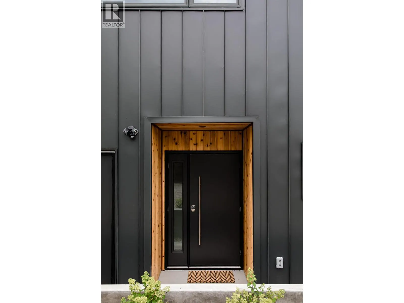 519 ROBSON Street