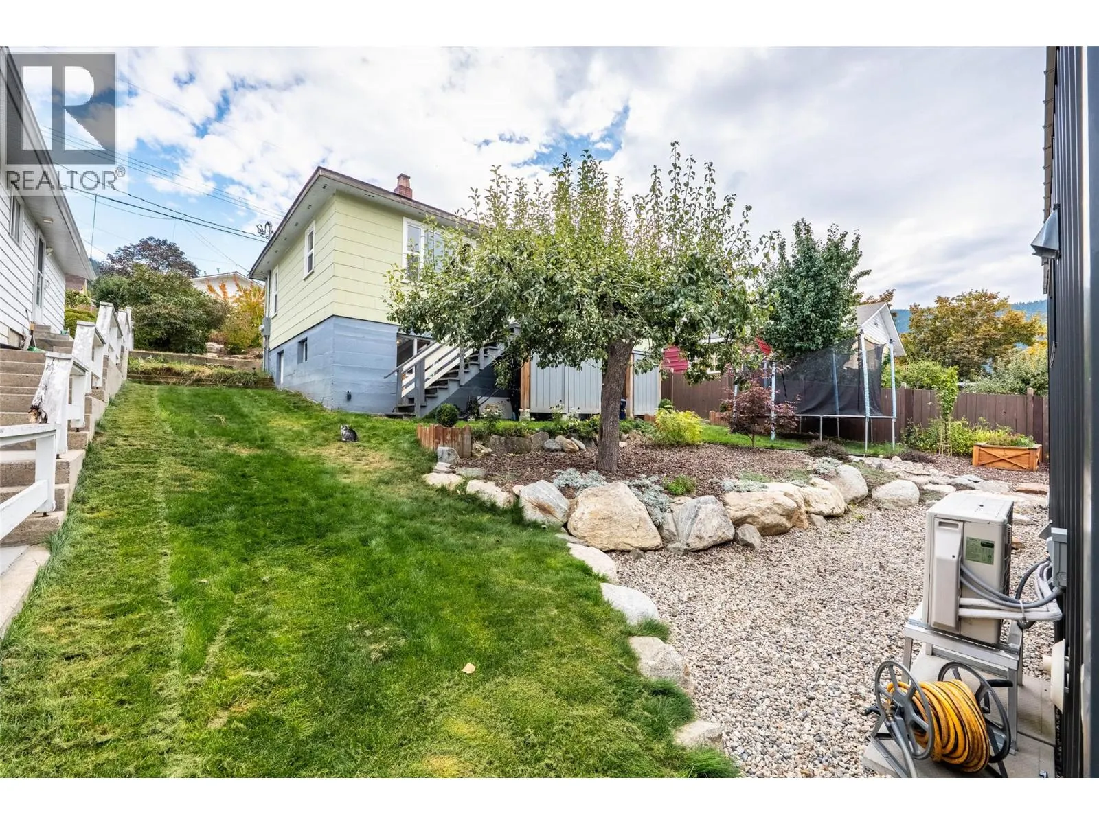 519 ROBSON Street