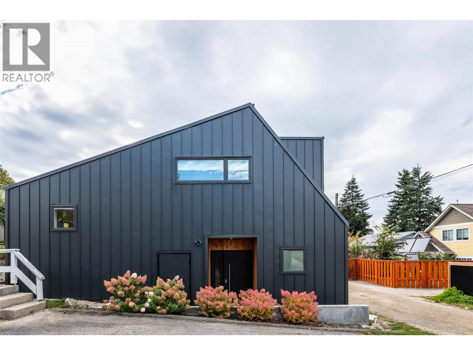 519 ROBSON Street