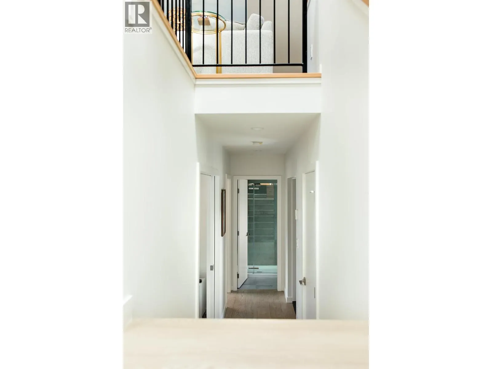 519 ROBSON Street