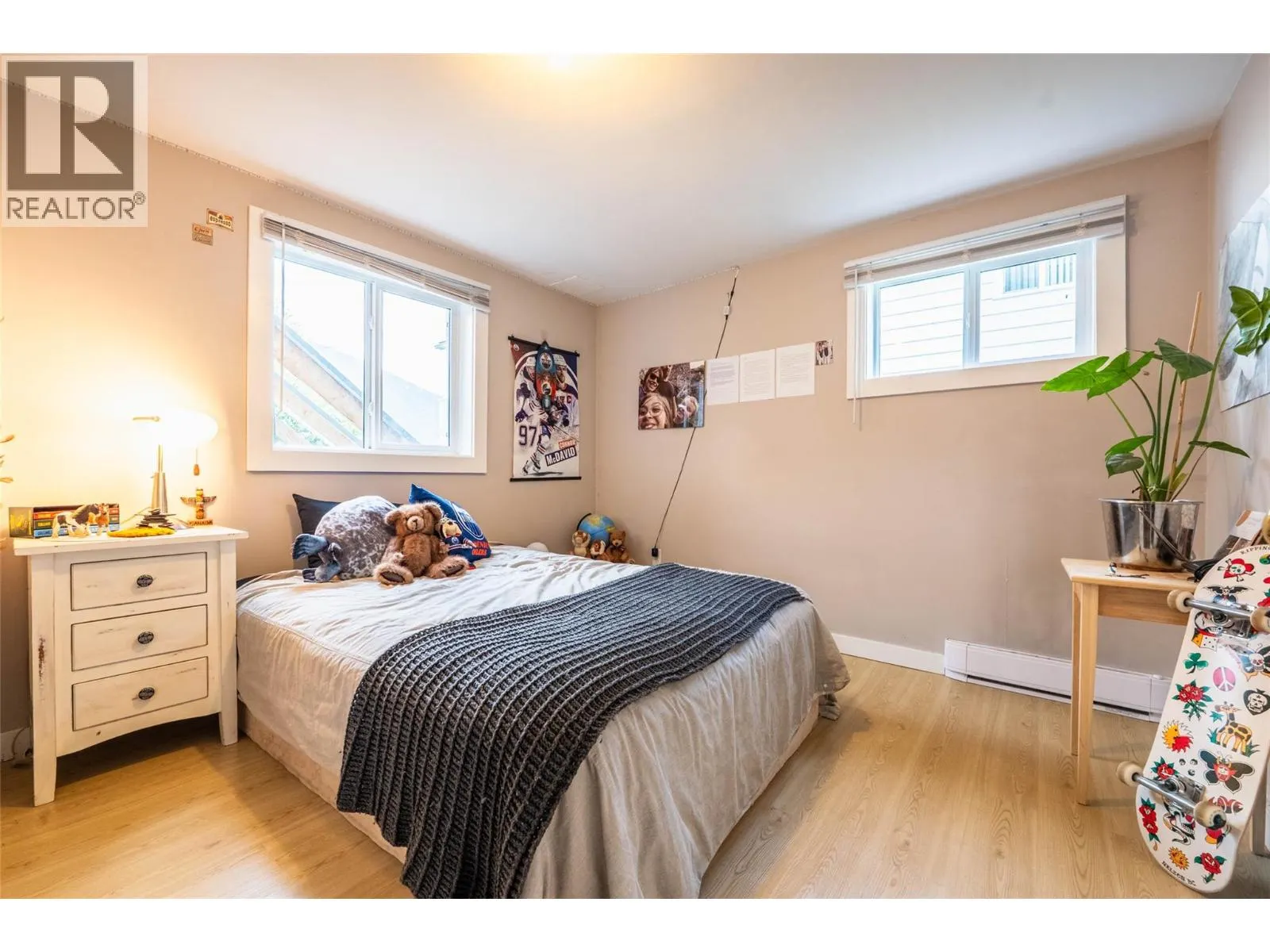 519 ROBSON Street