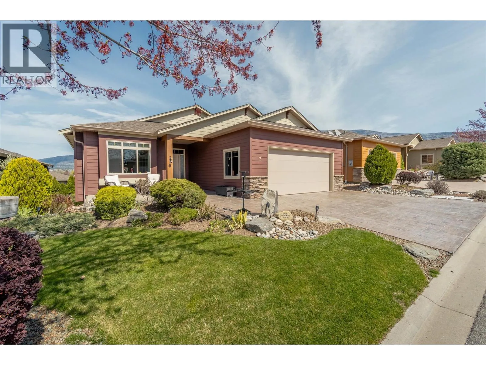 6833 MEADOWS Drive Unit# 7