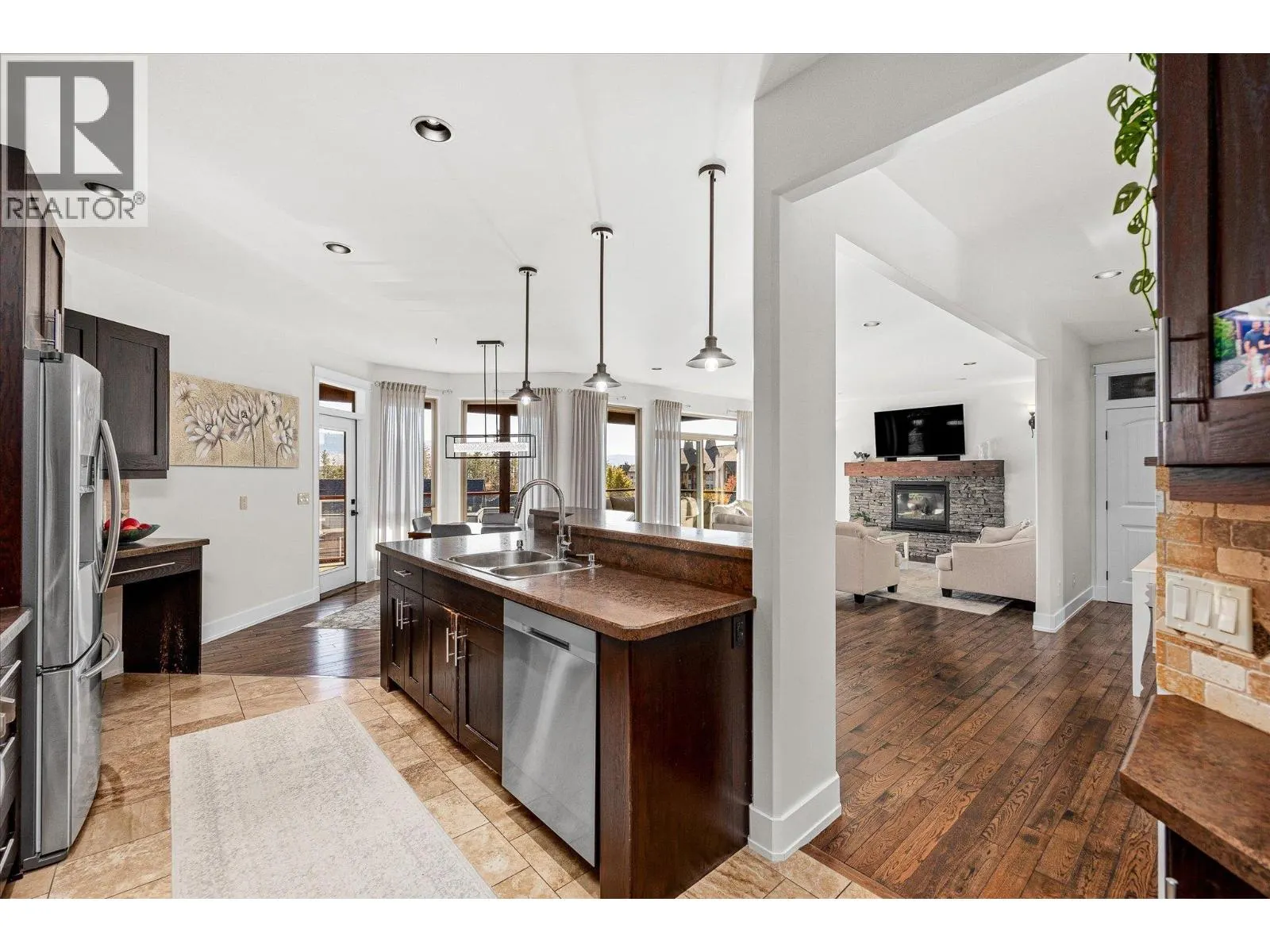 12815 Shoreline Drive