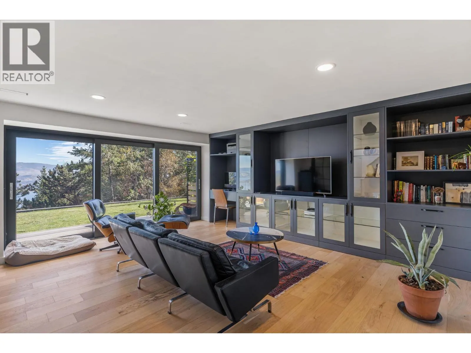 1632 Griffiths Place