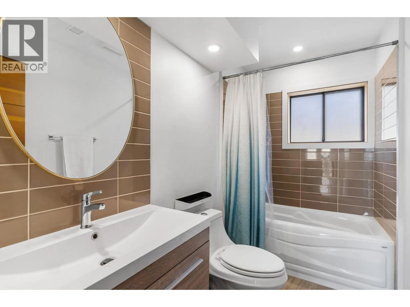 1632 Griffiths Place