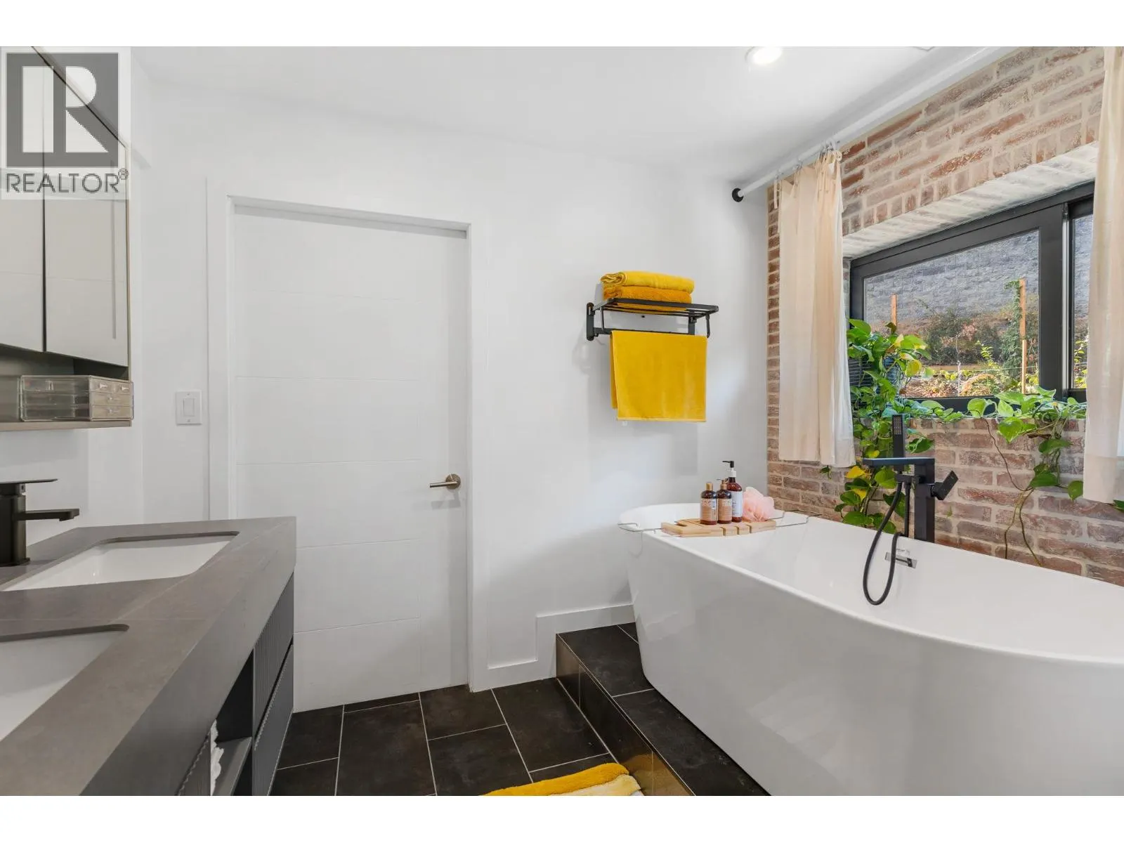 1632 Griffiths Place