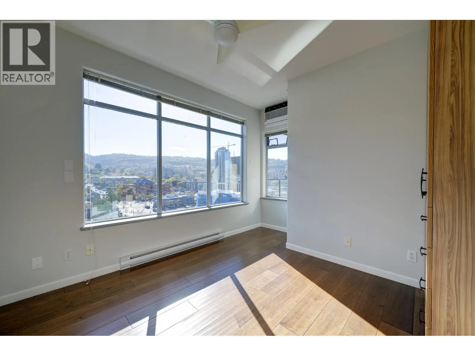 619 VICTORIA Street Unit# 907