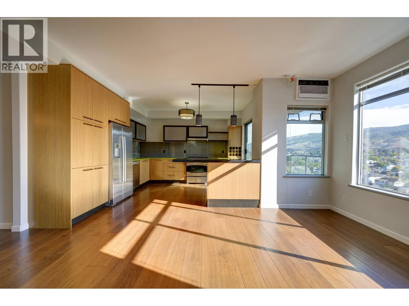 619 VICTORIA Street Unit# 907