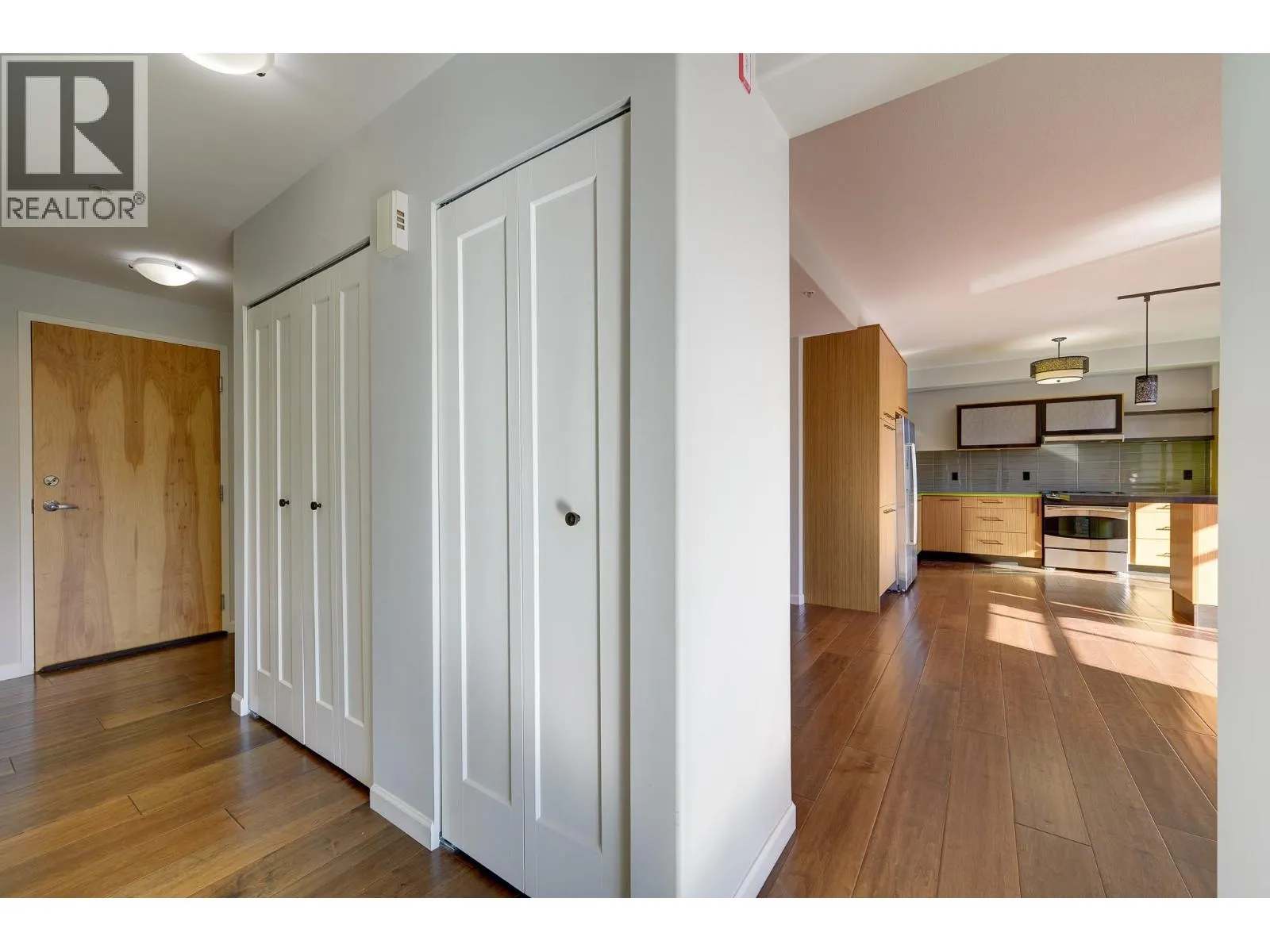619 VICTORIA Street Unit# 907