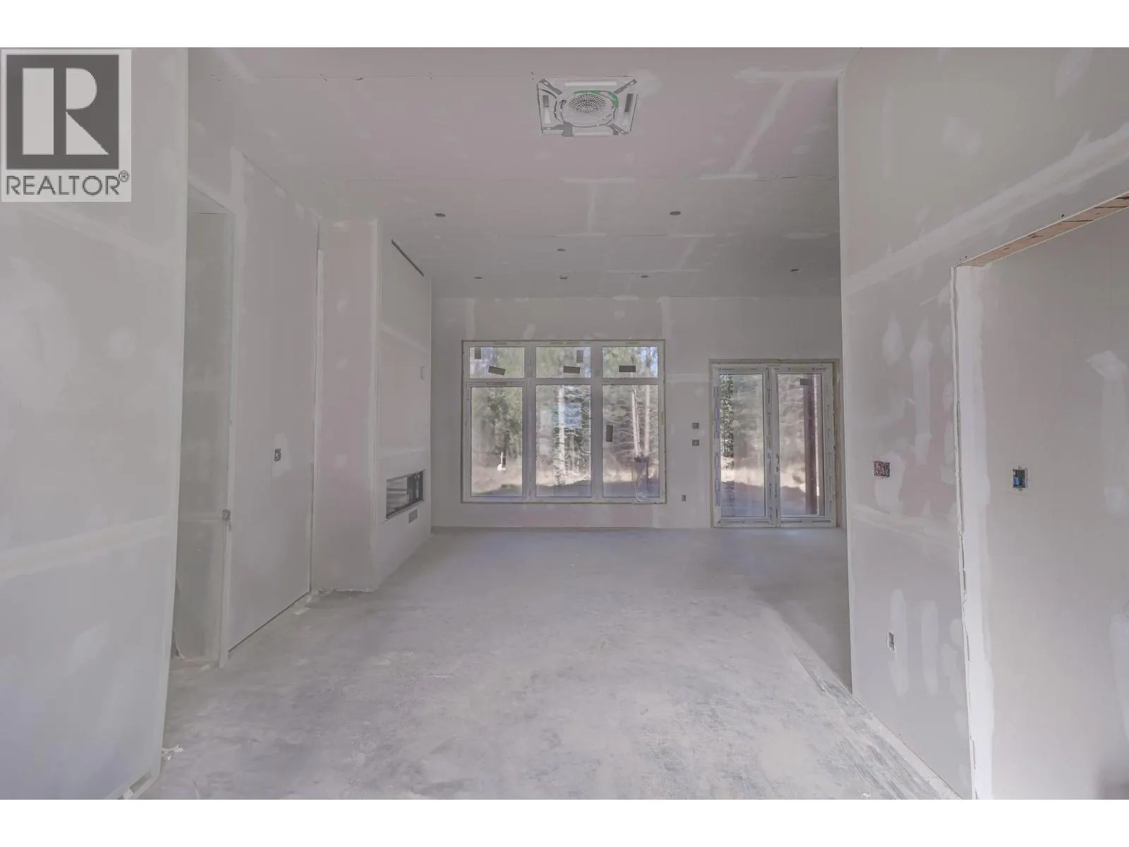 113 CORRAL Boulevard