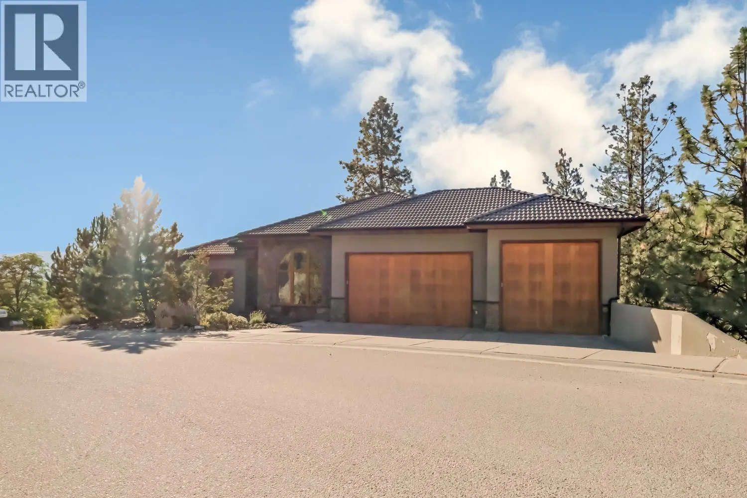 6709 VICTORIA Road S Unit# 6