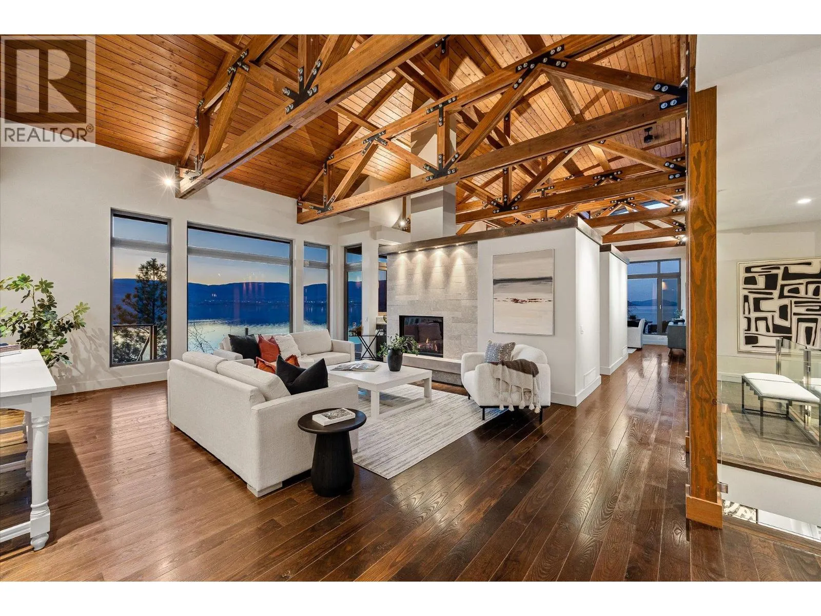 5560 Lakeshore Road
