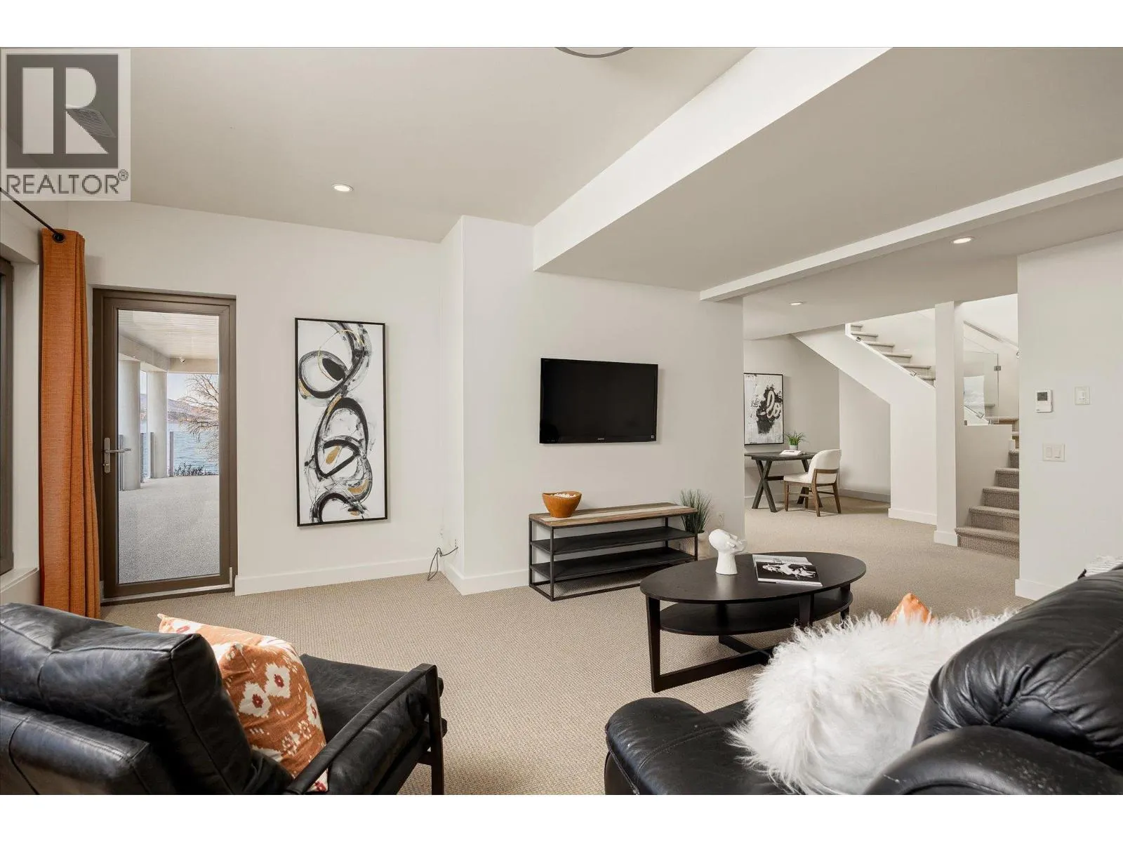 5560 Lakeshore Road