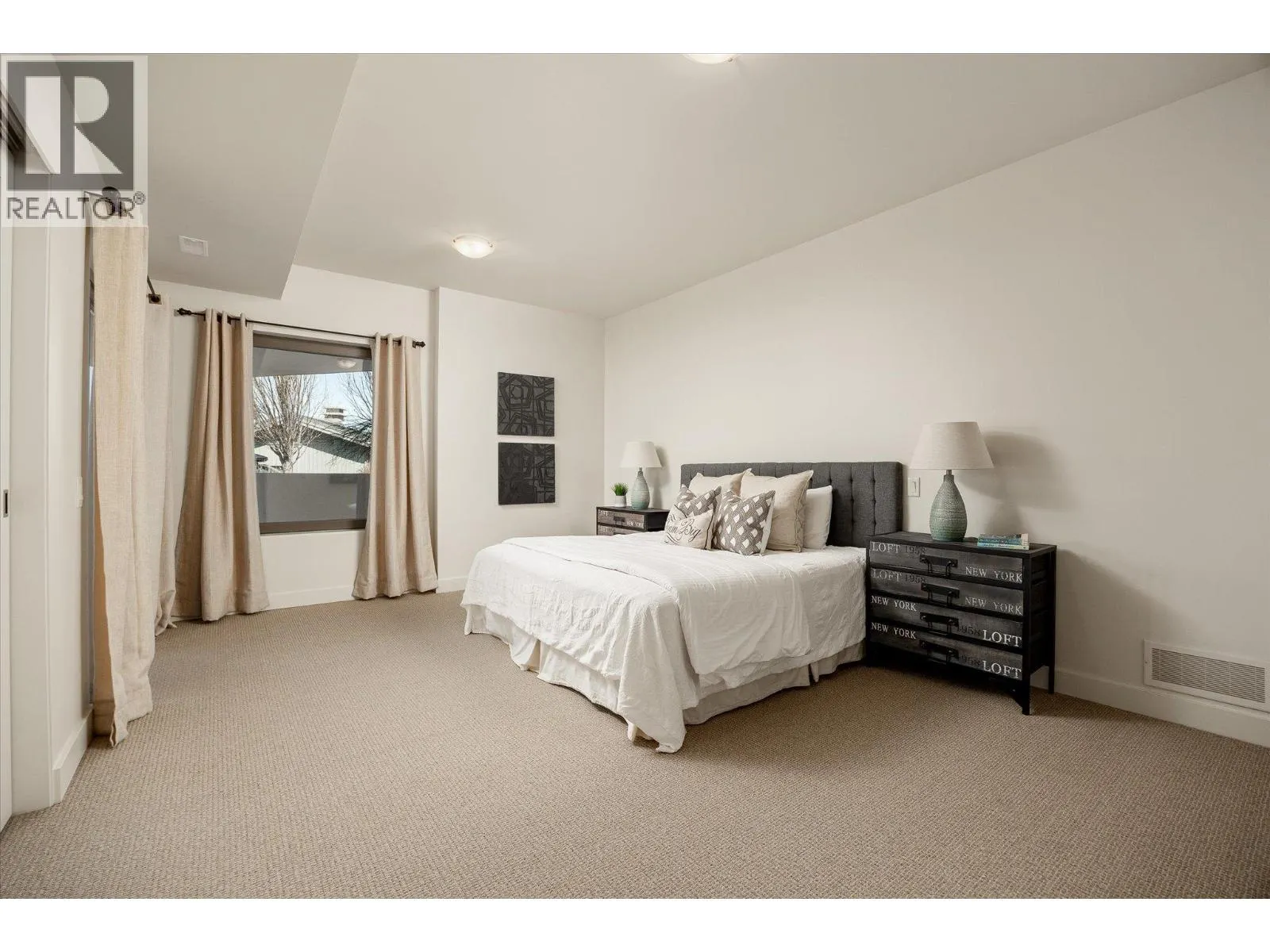 5560 Lakeshore Road